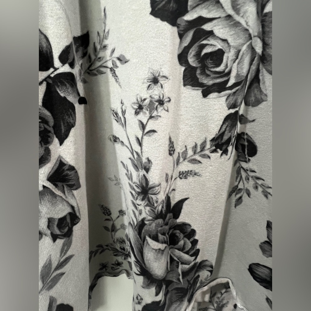 Floral Women's Cardigan in Gray - Picture 6 of 6
